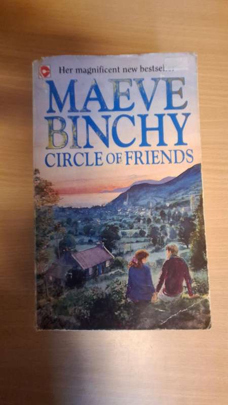 Circle of Friends : Maeve Binchy  (Paperback)