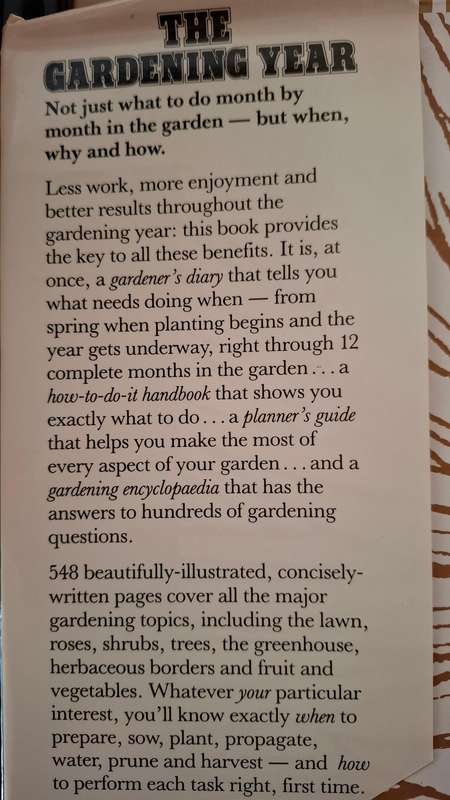Reader`s Digest - The Gardening Year - Month by Month in the Garden  (Hardcover)