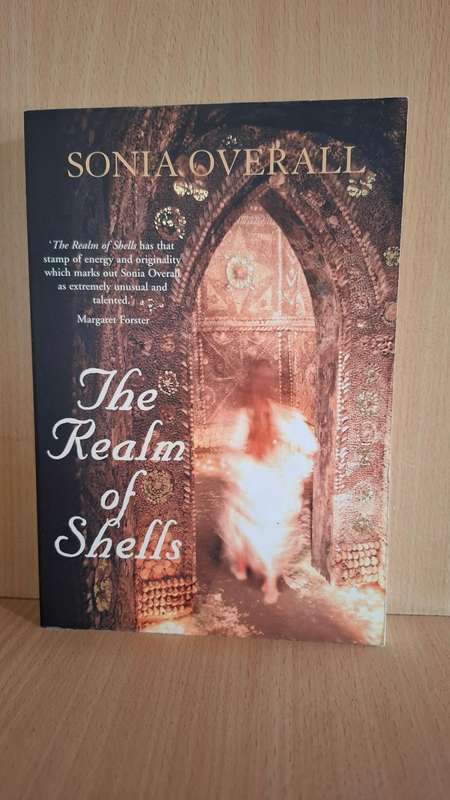 The Realms of Shells : Sonia Overall  (Paperback)