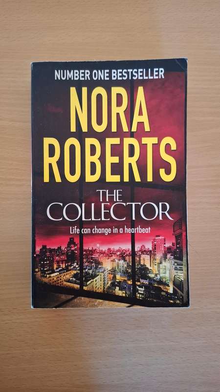 The Collector : Nora Roberts  (Paperback)