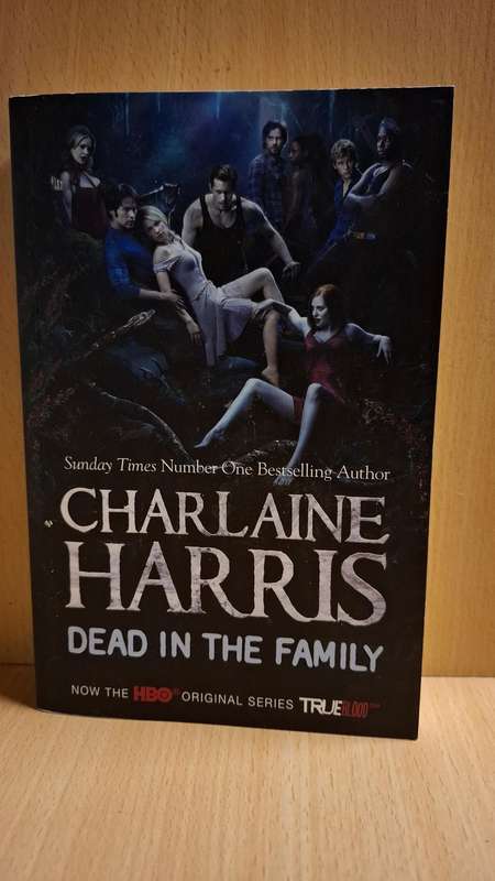 Dead in the Family : Charlaine Harris (Paperback)