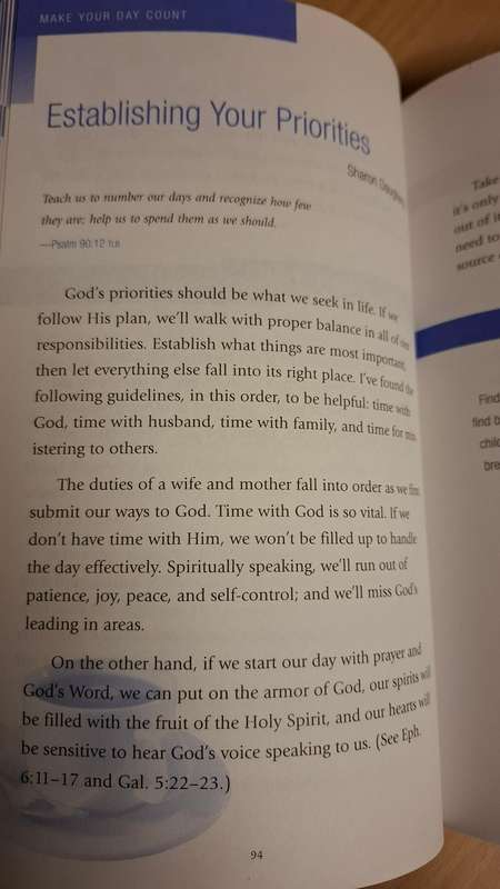 Devotions for Moms - Make Your Day Count : Lindsay Roberts and Friends  (Hardcover)