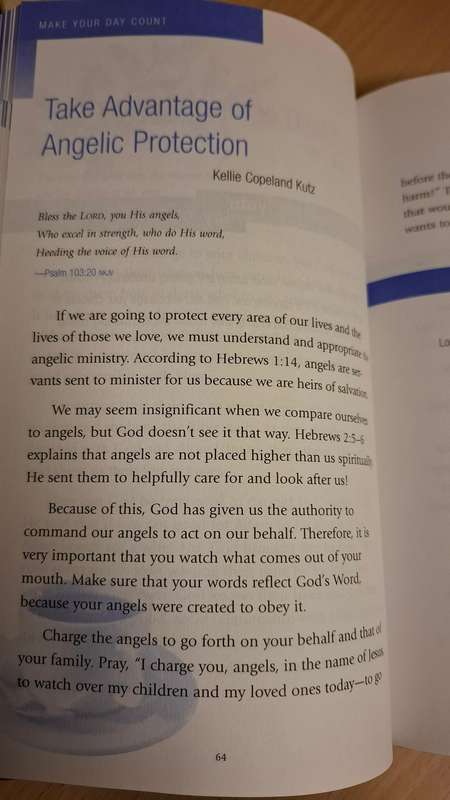 Devotions for Moms - Make Your Day Count : Lindsay Roberts and Friends  (Hardcover)