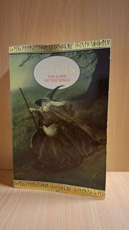 The Lord of The Rings : J.R.R. Tolkien  (Paperback)