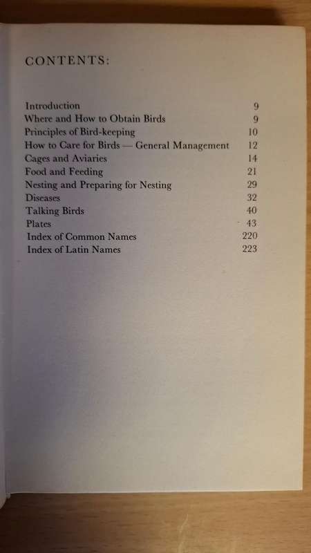 A Concise Guide in Colour - Cage and Aviary Birds  (Hardcover)