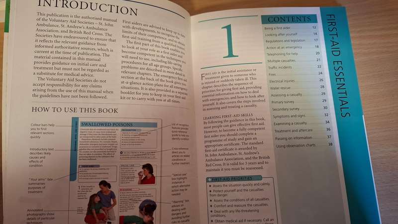 DK - First Aid Manual - Emergency Procedures for everyone, at work, at home, at leisure (Paperback)