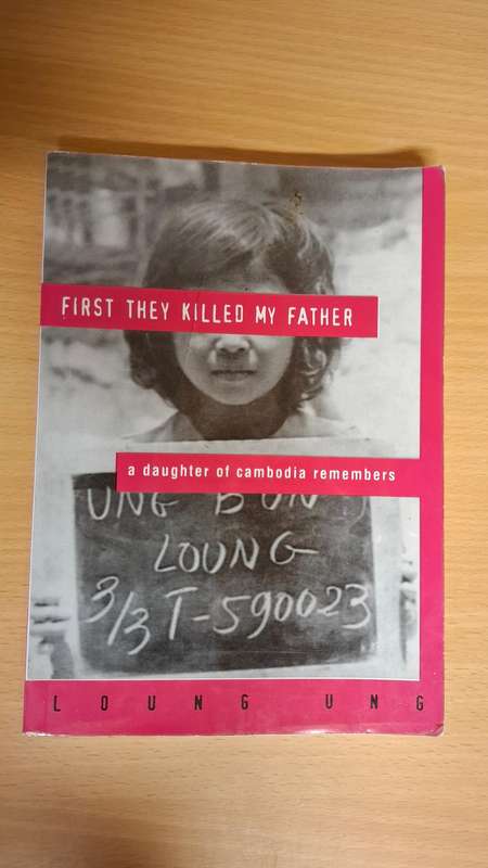 First They Killed My Father - A Daughter of Cambodia Remembers : Loung Ung  (Paperback)