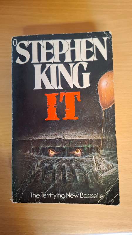 It : Stephen King (Paperback)