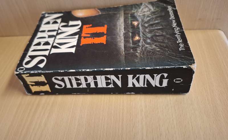 It : Stephen King (Paperback)