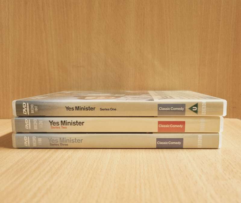 BBC - The Complete Yes Minister - Dvd  (4 discs)  Collector`s Box Set