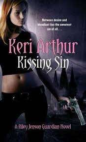 Kissing Sin : Keri Arthur (Paperback)