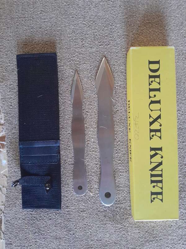 Deluxe Throwing Knife Set