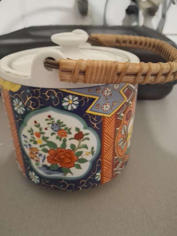 Imarai style procelain oriental tea pot