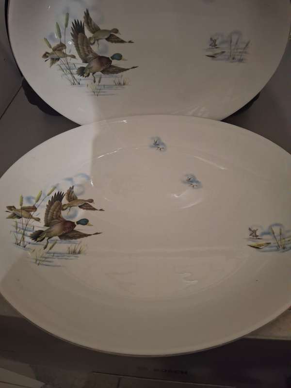 A vintage pair of flying ducks sence serving platters