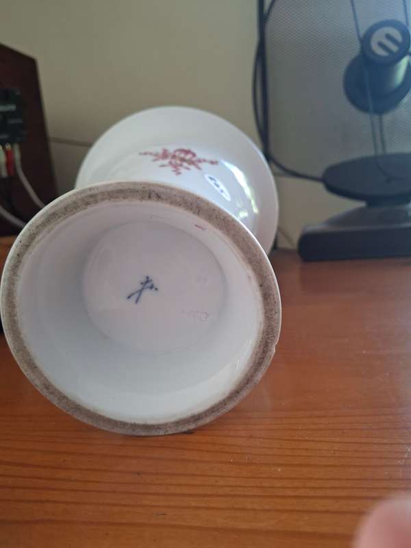 Proceleain oriental dargon scene vase