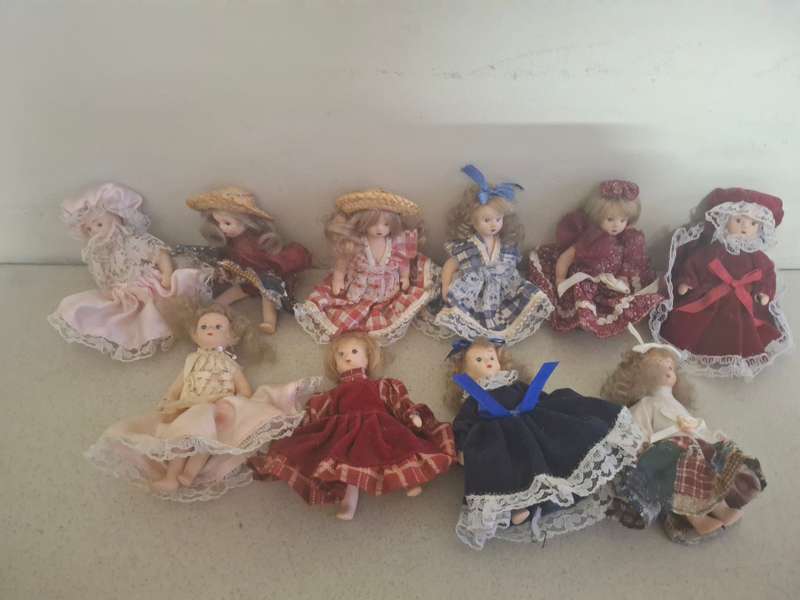 Collection of small procelain dolls
