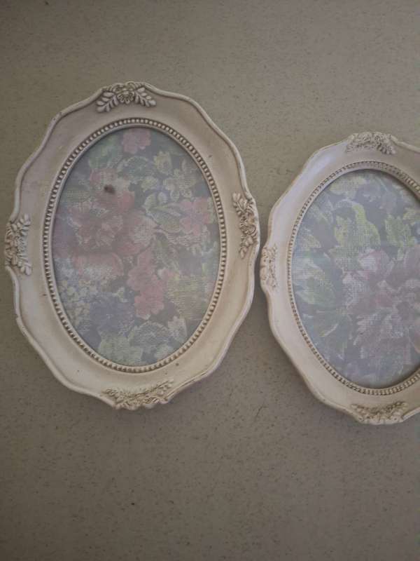 Two small orante frames with floarl prints