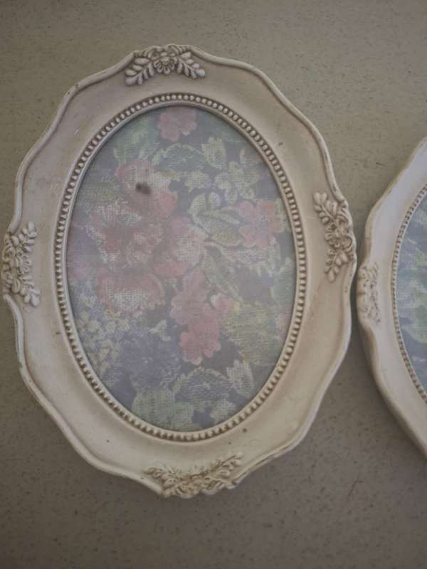 Two small orante frames with floarl prints
