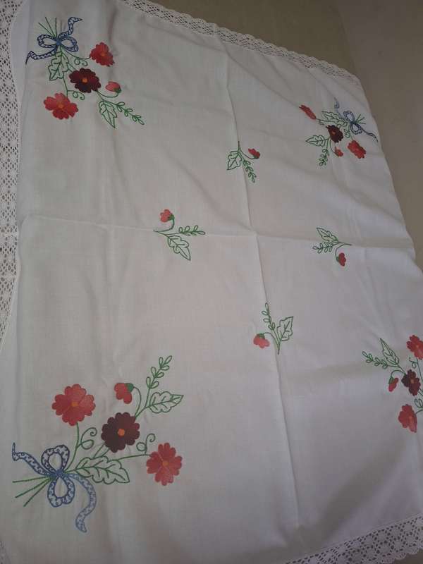 Pretty nicely printed floarl table cloth