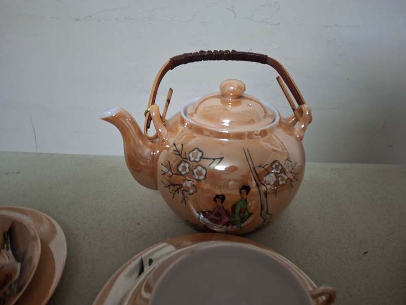 Compelte procleain luster japense tea set