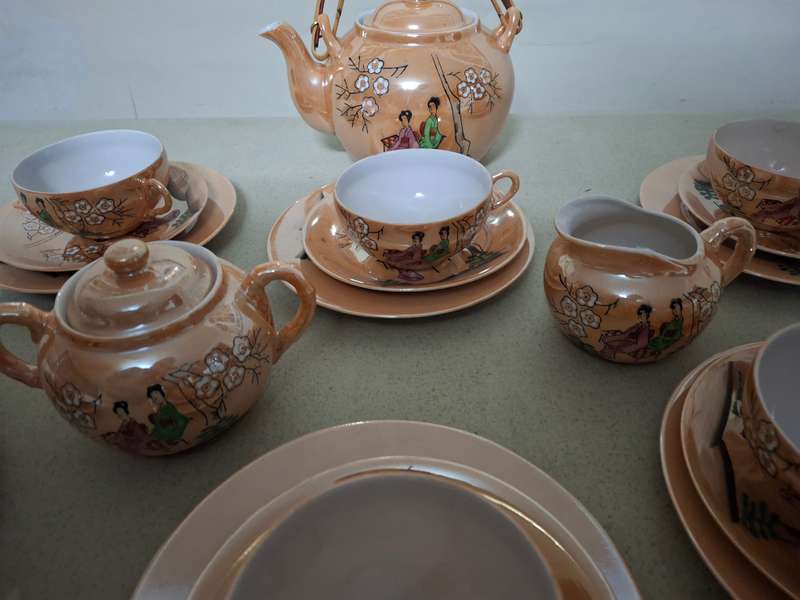 Compelte procleain luster japense tea set