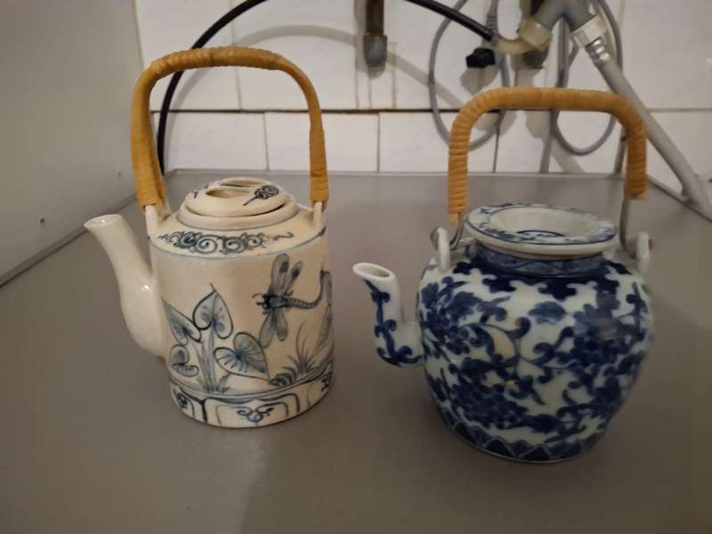 Two small chinese tea pots