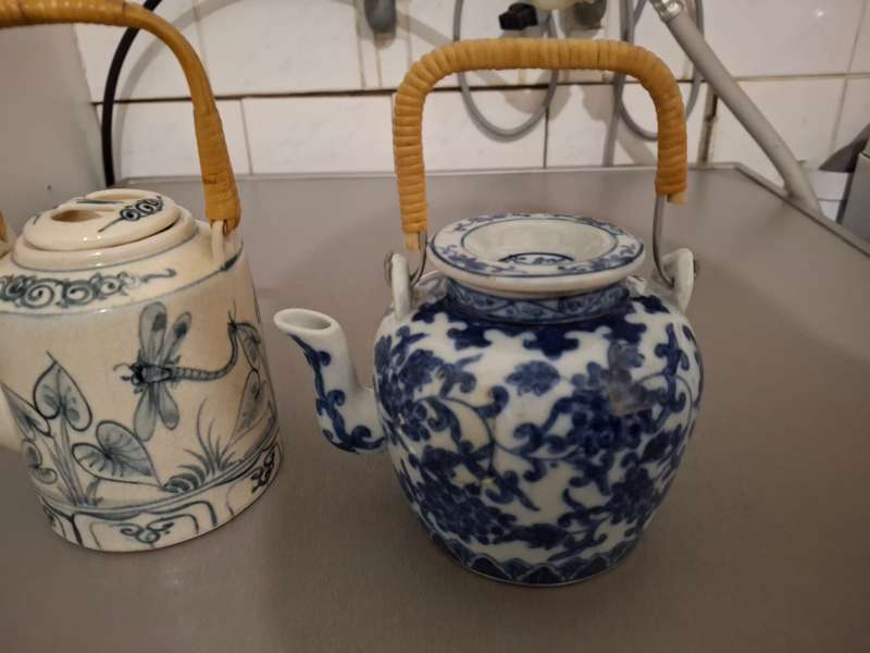 Two small chinese tea pots