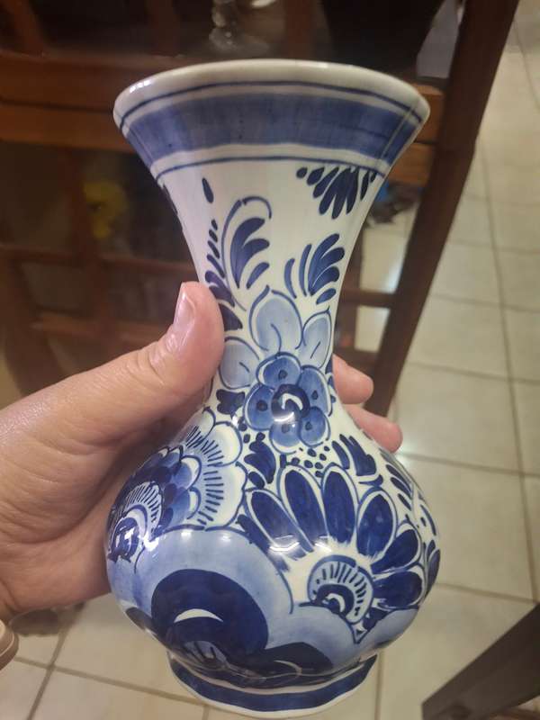 Blue and white delft vase