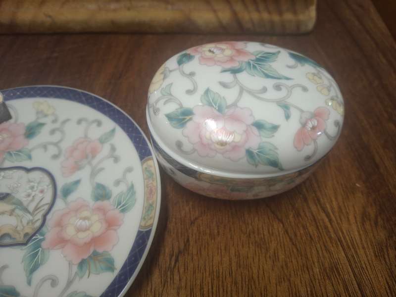 Small imari procleain pin dish and trinket