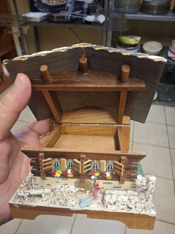 Small wooden muscail house in working order