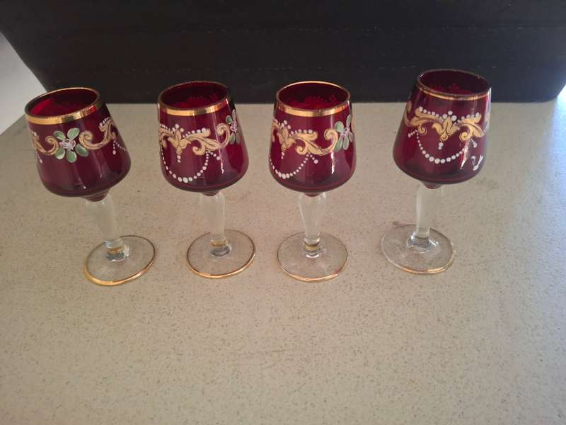 Four little venasion glass tot glasses
