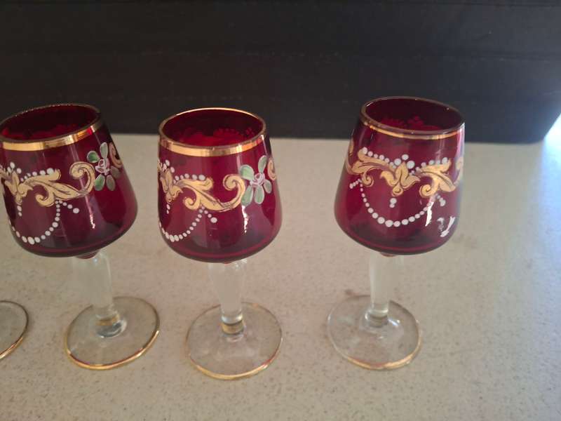 Four little venasion glass tot glasses