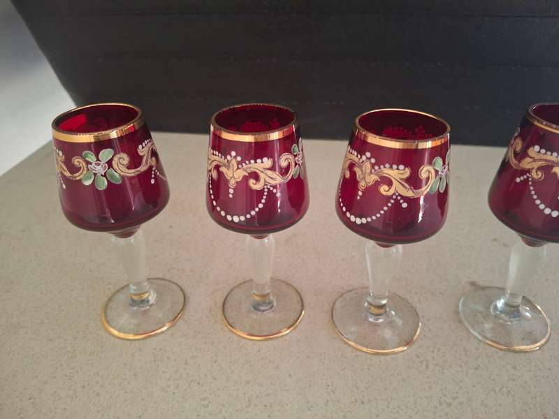 Four little venasion glass tot glasses