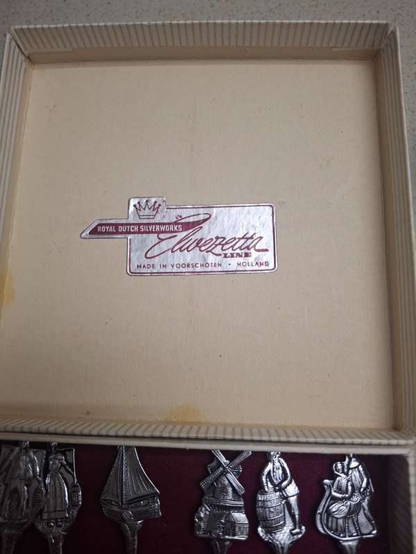 Set of six chrome saviour dutch cake forks boxed