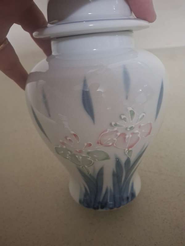 Pretty made in japan floarl procelain ginger jar