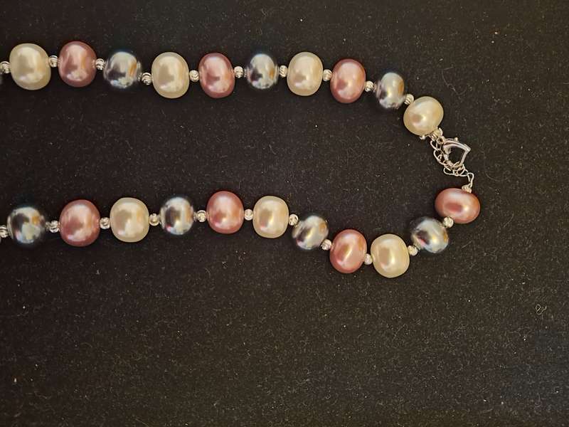 Pretty pink and white flaux pearl necklace