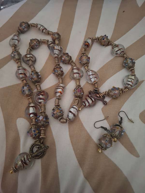 Pretty glass beaded earrings and necklace set