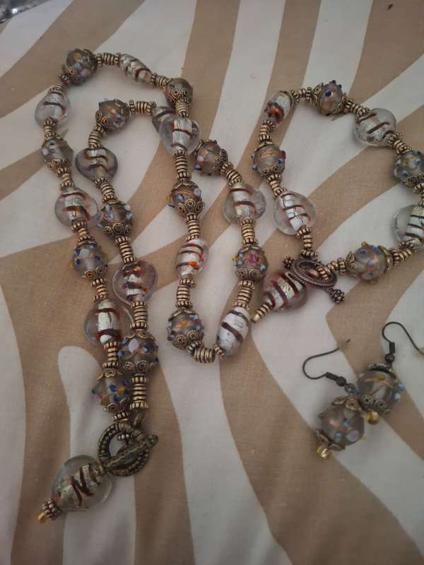 Pretty glass beaded earrings and necklace set