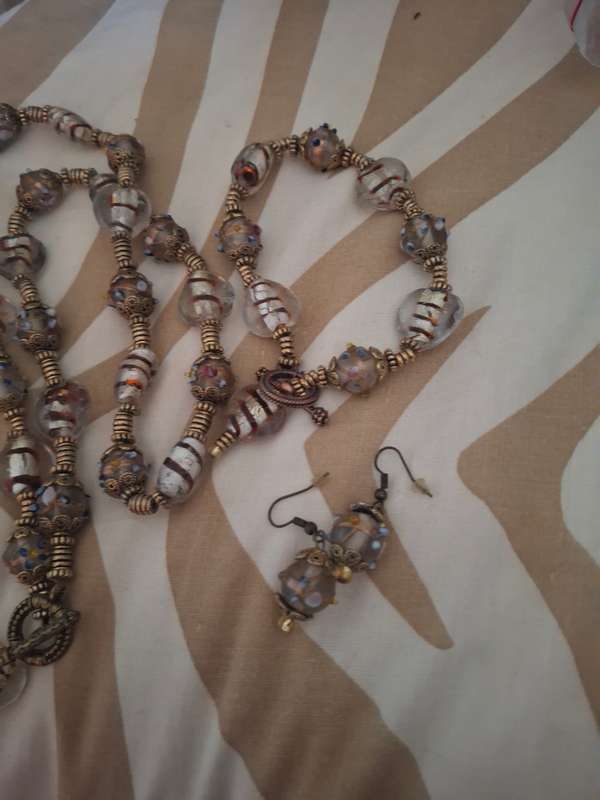 Pretty glass beaded earrings and necklace set