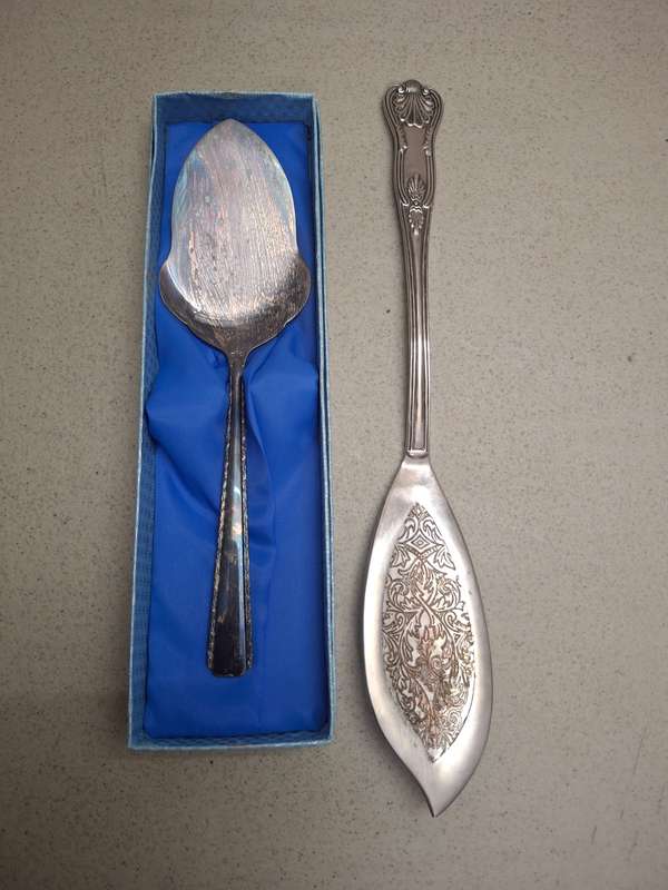Vintage cake lifter and fish lifter