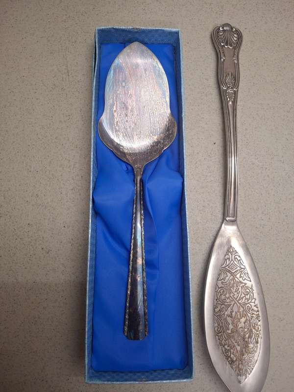 Vintage cake lifter and fish lifter
