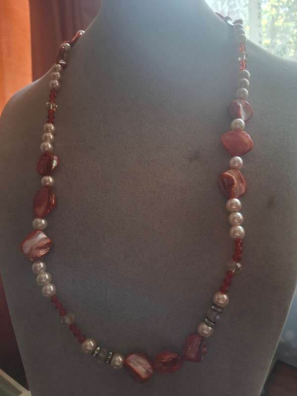 Pink shell and pearl like beaded necklace