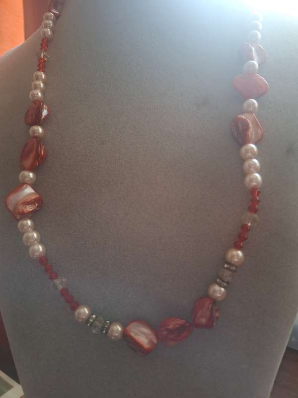 Pink shell and pearl like beaded necklace
