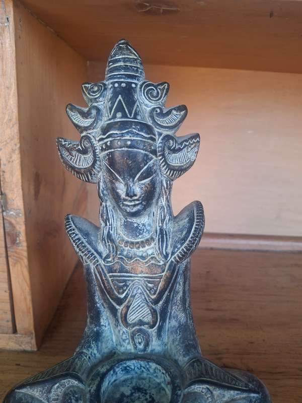Thaibean goodess candle holder