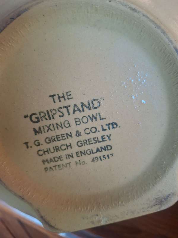 Small vintage grib stand bowl