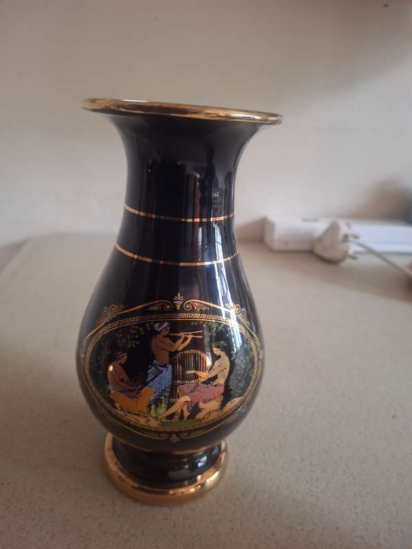 Stunning decorated greek vase