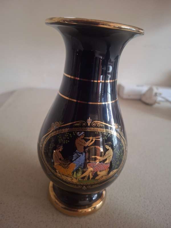 Stunning decorated greek vase