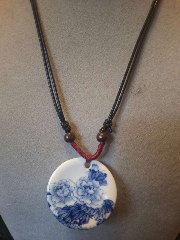Pretty blue and white oriental pendant on tong