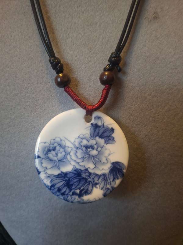 Pretty blue and white oriental pendant on tong