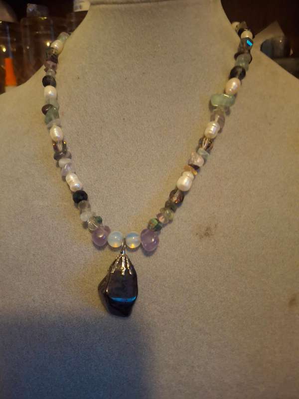 Well made pearl and amythest stone pendant